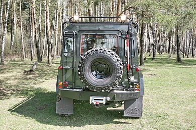       Land Rover Defender  